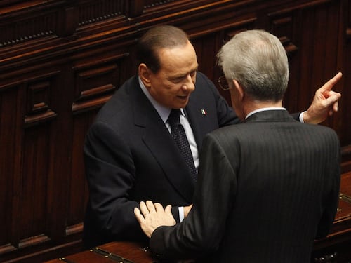 Rimasto senza argomenti, Monti sa solo insultare: "Togliamo l'Italia agli incapaci"