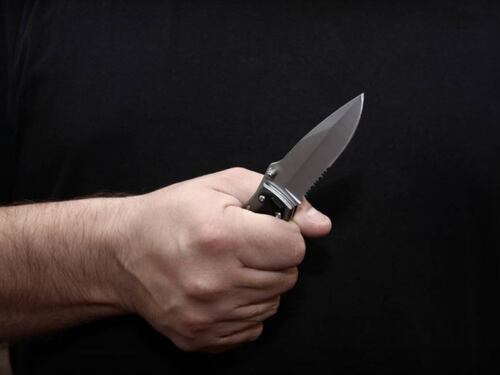 "Ho coltello e pistola". E lo straniero minaccia i camerieri per mangiare gratis