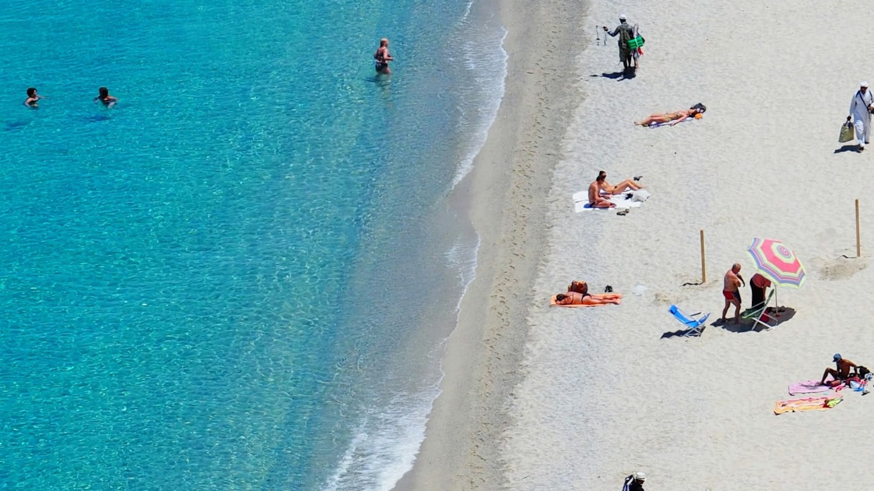Multe in spiaggia fino a 3mila euro: scattano i nuovi divieti dell’estate 2026