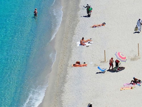 Multe in spiaggia fino a 3mila euro: scattano i nuovi divieti dell’estate 2026