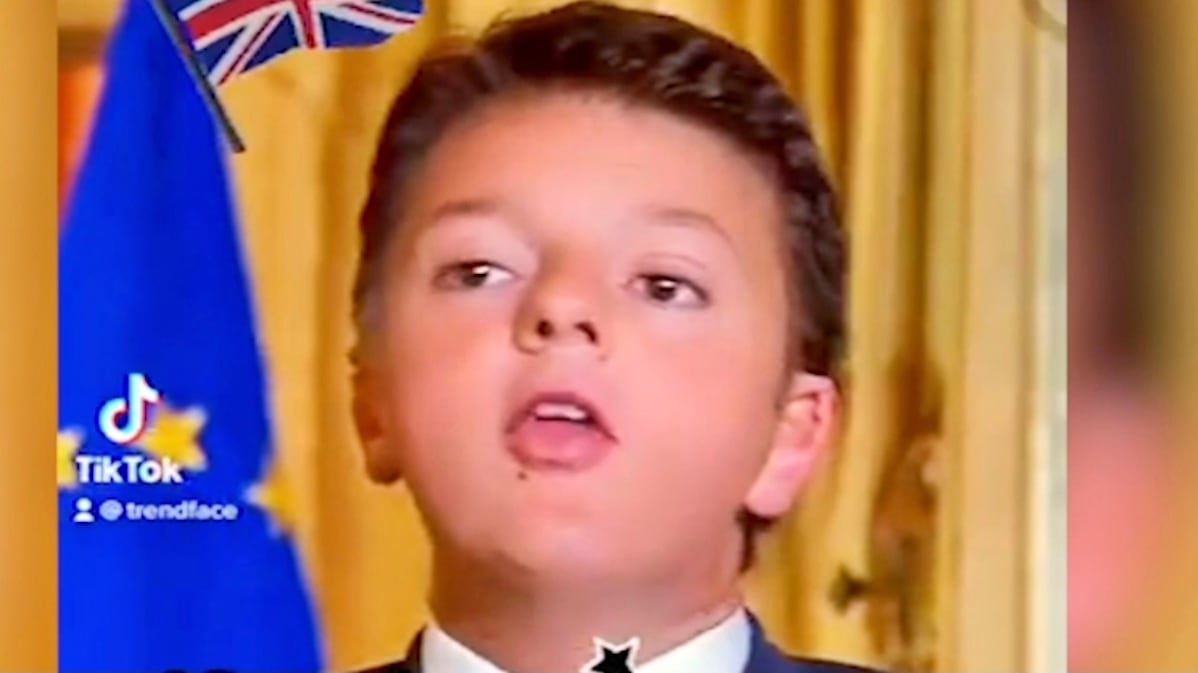 Matteo Renzi bambino diventa virale: "First reaction: choc"