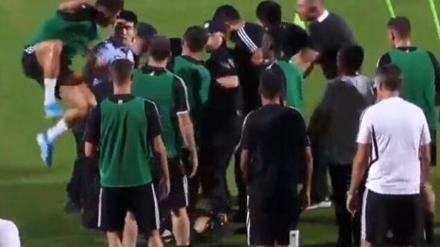 Juventus, Cristiano Ronaldo placca un poliziotto in Cina