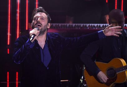 Cesare Cremonini scalda la terza serata del Festival 9