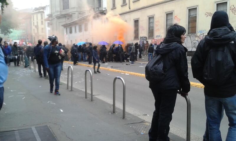 La distruzione dopo la prima carica dei Black Bloc 10