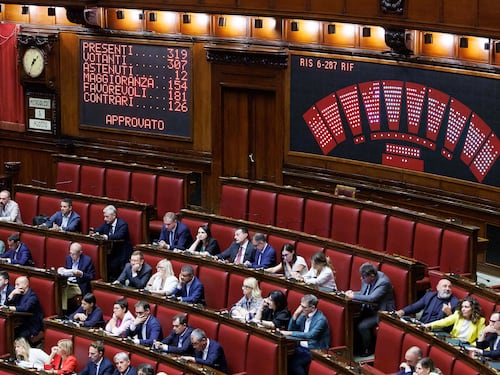 Divisioni sul riarmo. Il Pd si spacca sul “pacifismo” M5s. Dubbi Lega sul Safe