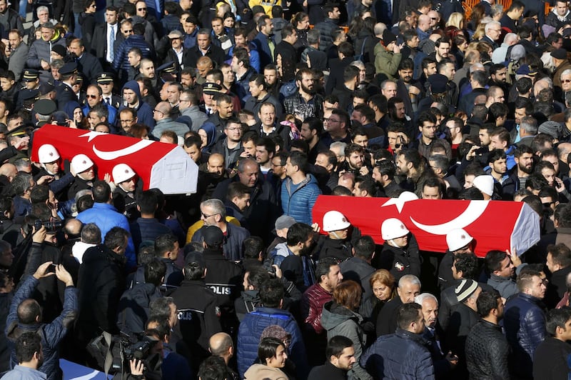 A Istanbul i funerali degli ufficiali uccisi 1