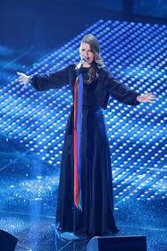 Sanremo 2016: gli abiti della prima serata 6