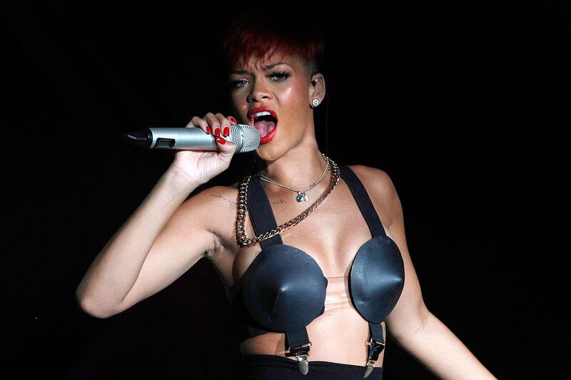 Rihanna sexy in copertina: "Sesso senza amore, mi sento vuota" 18