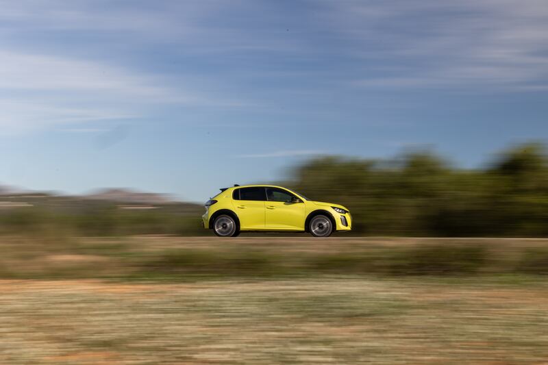 Peugeot e-208, guarda la gallery 4