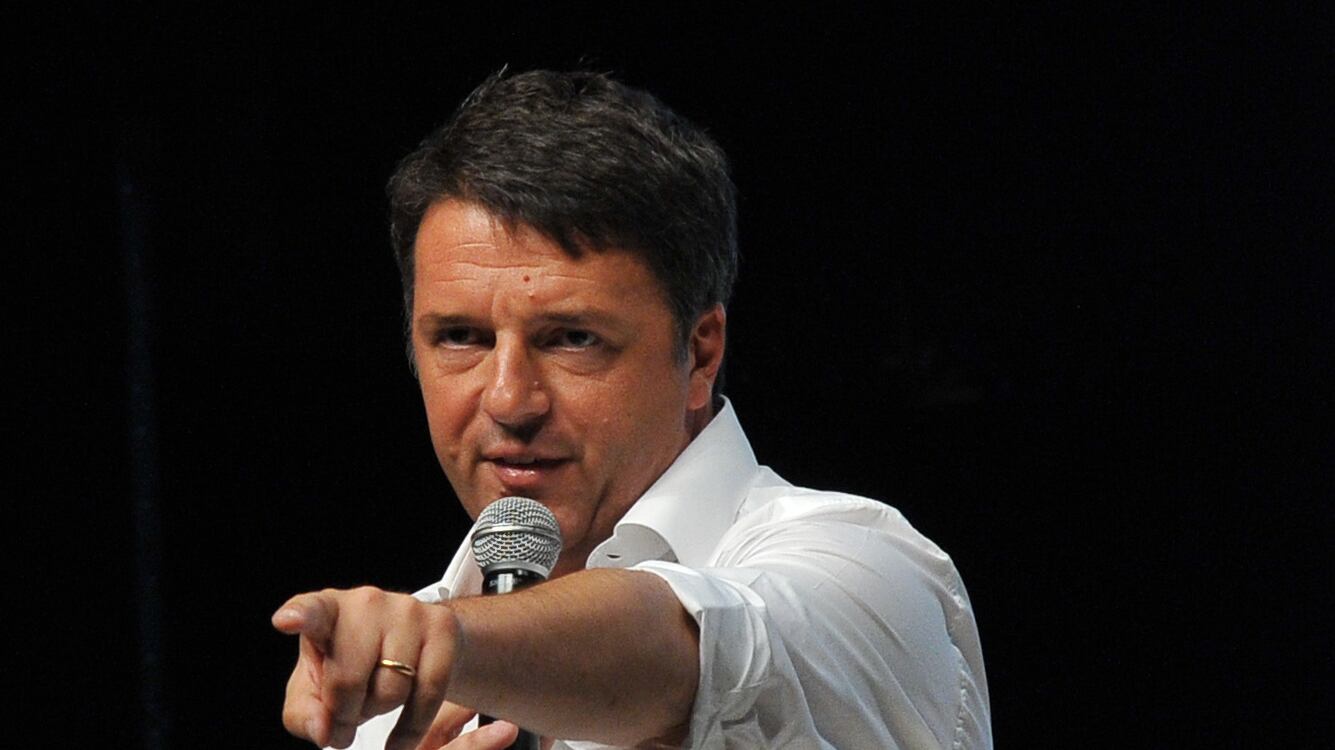 Licata, spunta un manifesto che prende in giro l'inglese di Matteo Renzi
