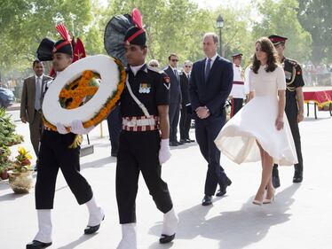 Kate come Marilyn: il vento gioca con la gonna 7