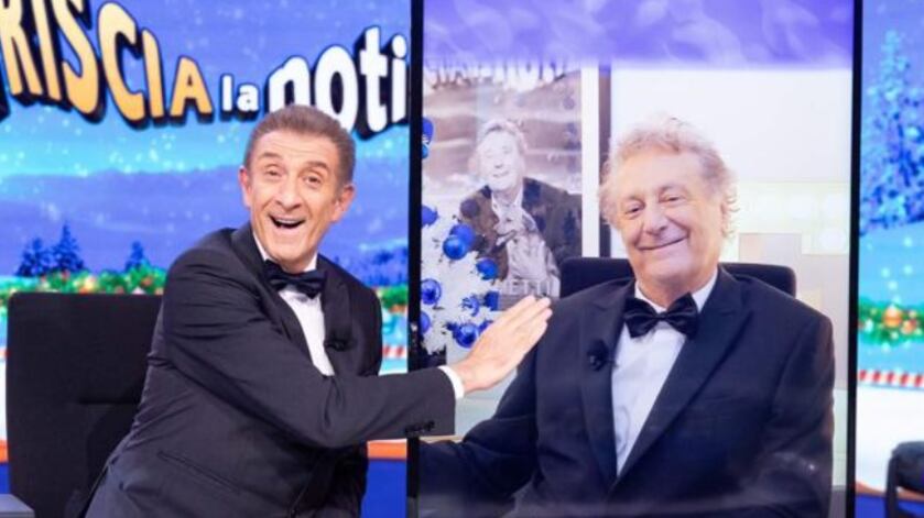 Striscia la notizia, ecco perché Enzo Iacchetti conduce ancora da casa