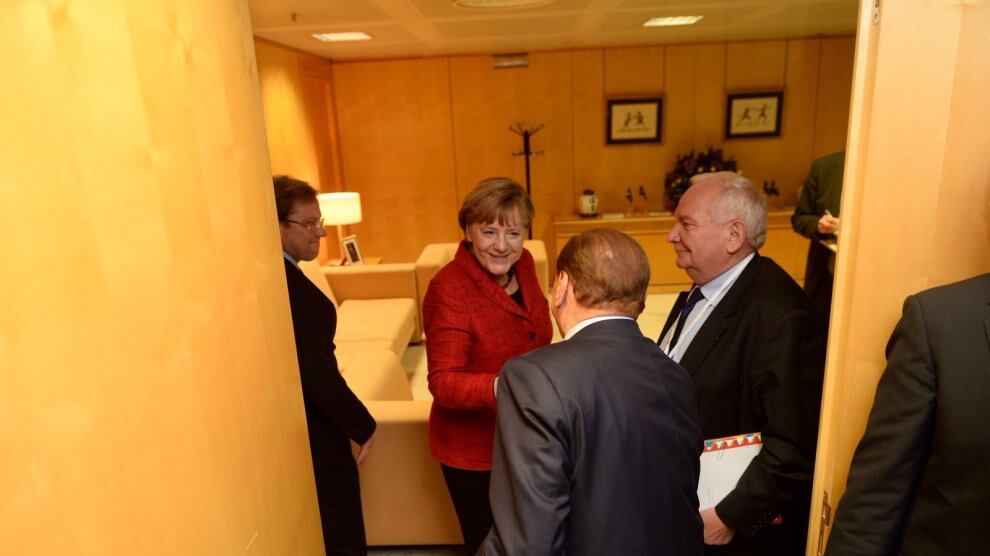 Ora Travaglio ammette: "Merkel culona? Una fake news"