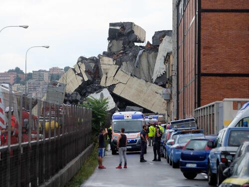 Genova, un testimone: "Ho visto crollare il ponte davanti a me"