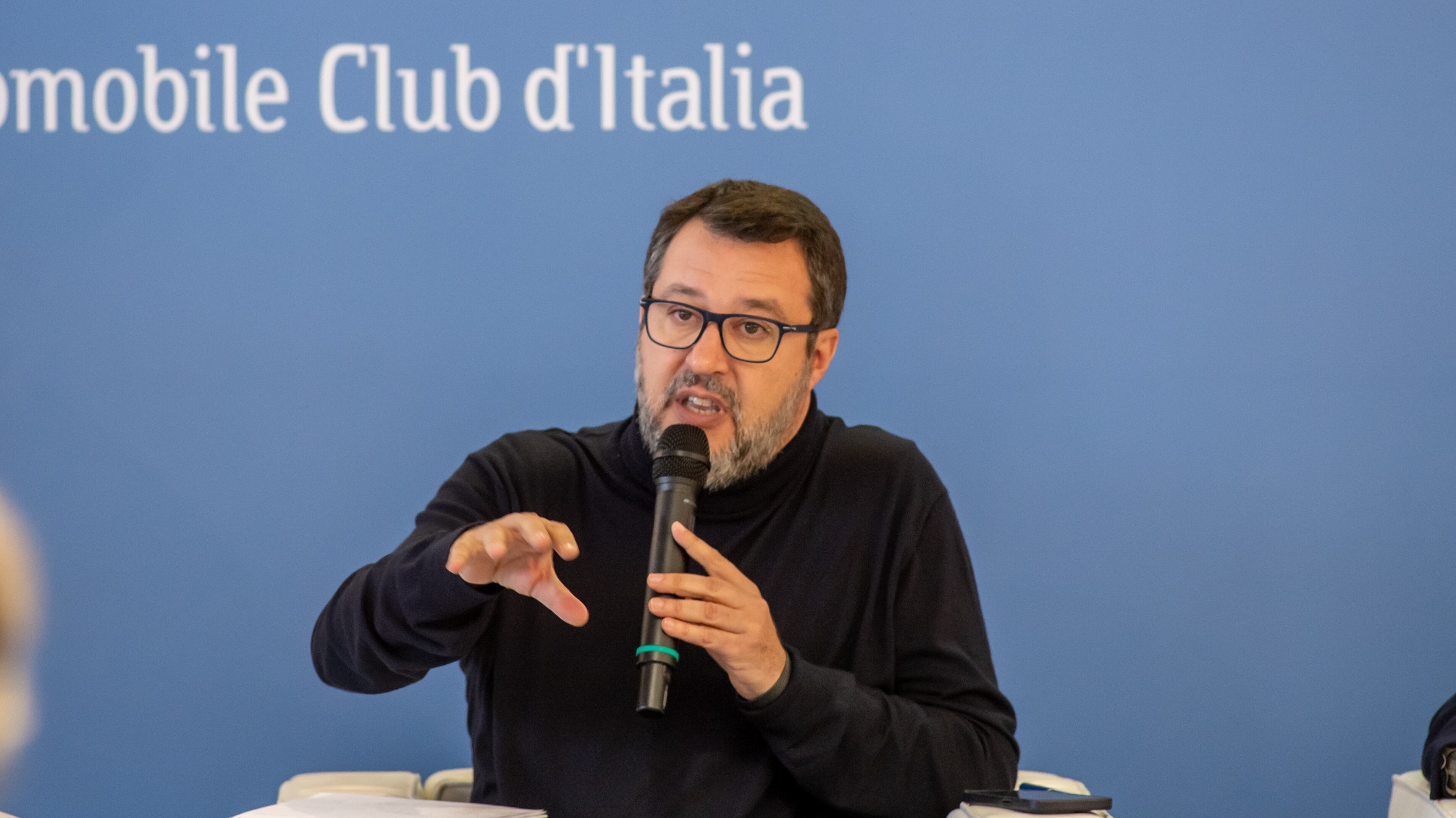 Messaggio a Fdi: la Lega si smarca su Ucraina e Trump. Poi la retromarcia