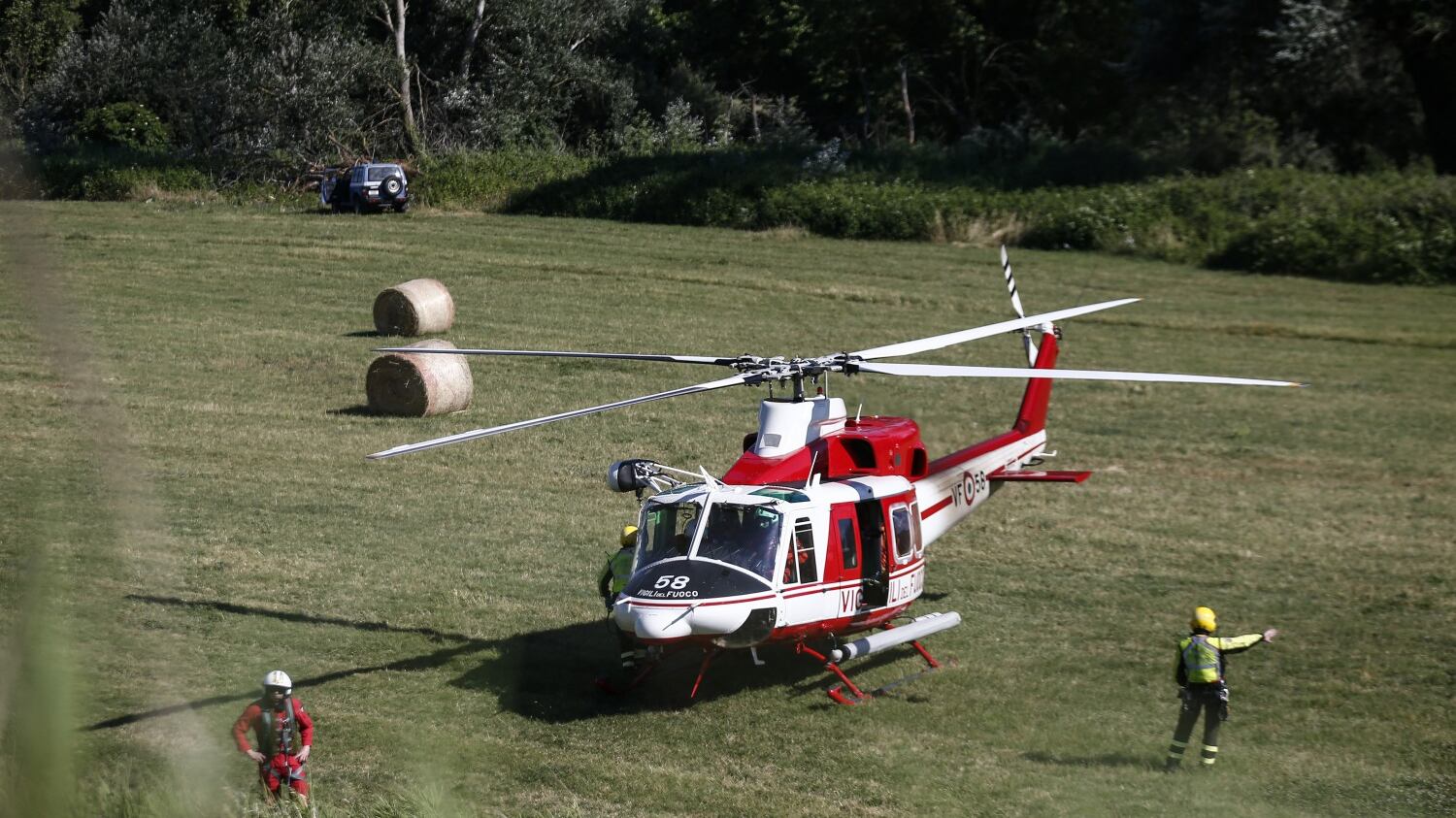 Roma, aereo biposto precipita nel Tevere: salvo pilota, disperso allievo