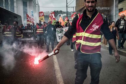 Francia, cortei a Parigi contro riforma trasporti 6