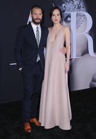 Dakota Johnson senza reggiseno per "50 Sfumature di Nero" 34