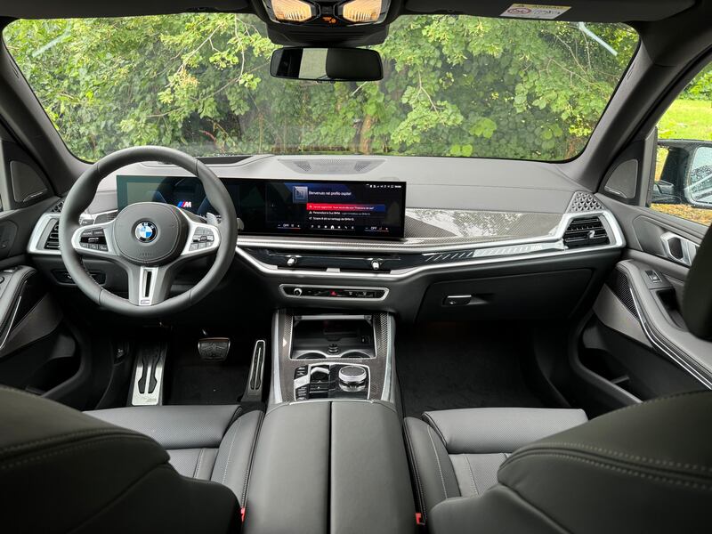 BMW X5 M60i: guarda la gallery del super SUV tedesco da 530 CV 16