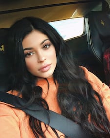 Kylie Jenner hot in bikini con le amiche 5
