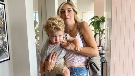 "Vergognati. Non vuoi proteggere tuo figlio?" Chiara Ferragni è di nuovo nella bufera