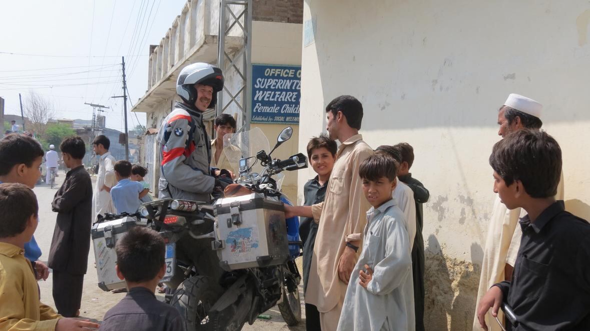 La solidarietà viaggia in moto: 25mila km per aiutare i bimbi