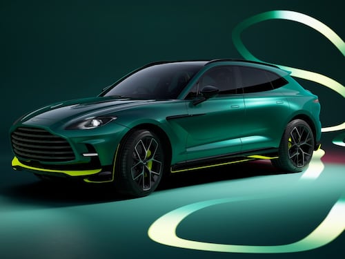 Aston Martin DBX707 AMR24, il super SUV con l’anima di una Formula 1