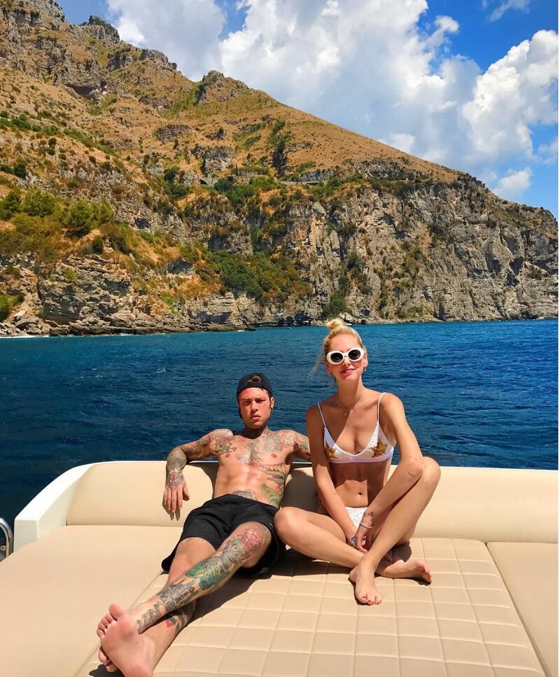 Chiara Ferragni hot, ragnatela sul seno 24