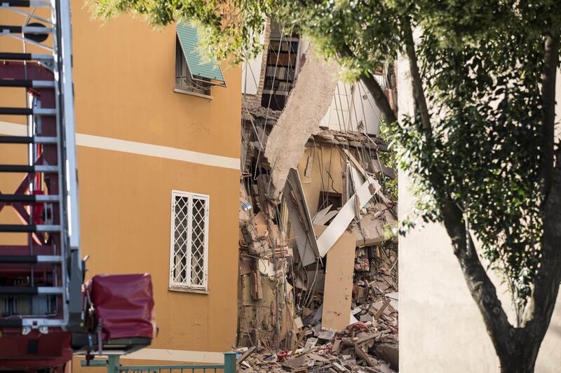 Roma, crolla palazzina a Ponte Milvio 11