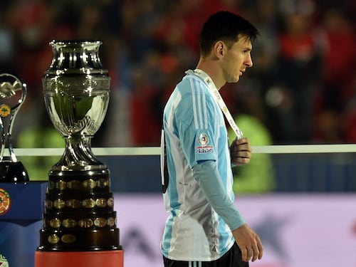 “Non ho più niente da dare”. Messi annuncia il ritiro dall’Argentina