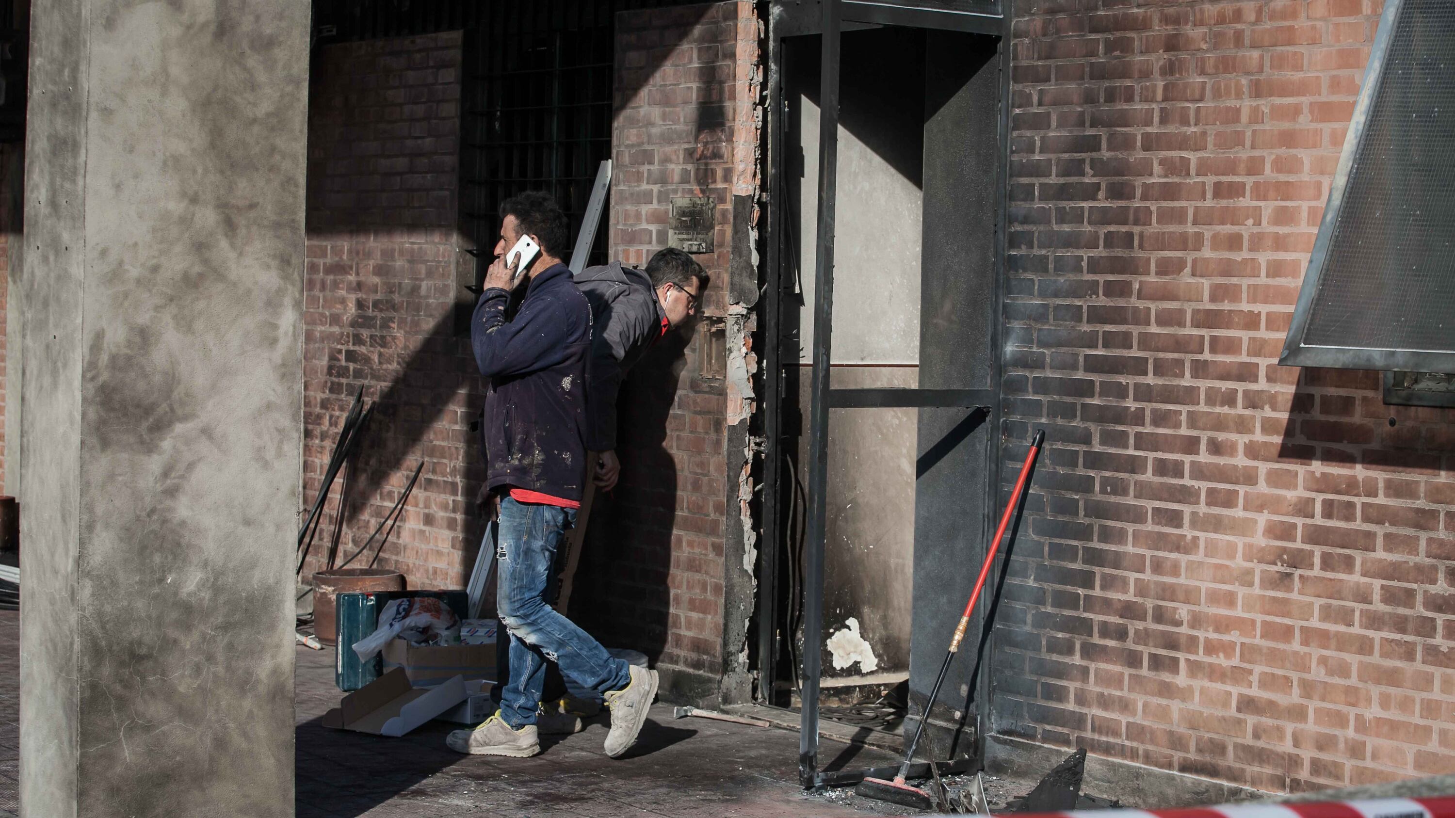Bologna, scoppia ordigno alla caserma dei carabinieri