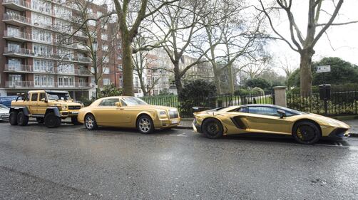 Londra, miliardario saudita con auto dorate al seguito 12