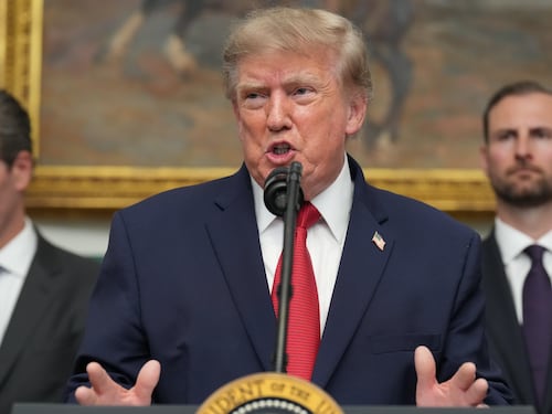 E ora Trump punta a soffocare l’Iran: “Possiamo imporre sanzioni draconiane”