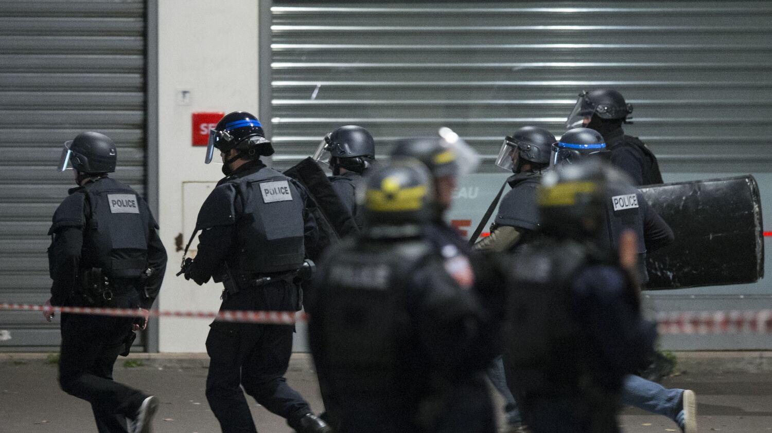 La figuraccia al blitz di Saint-Denis: "La polizia ha sparato sulla polizia"