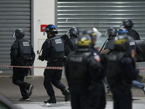 La figuraccia al blitz di Saint-Denis: "La polizia ha sparato sulla polizia"