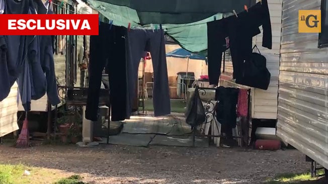 Ora la Raggi vuole mettere i rom negli hotel