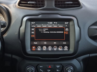 Jeep Renegade e-Hybrid, guarda le foto 11