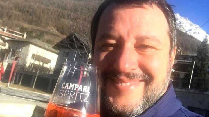 Salvini zittisce le critiche per la parodia sul Papa: "Fatevi una risata"