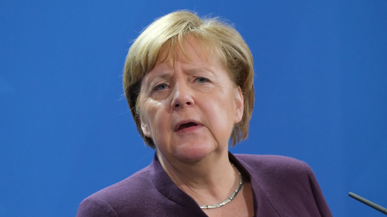 Tre candidati (e mezzo) per guidare la Cdu il partito affondato dalla delfina della Merkel