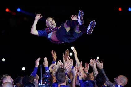 Il commovente addio di Iniesta al Barcellona 5