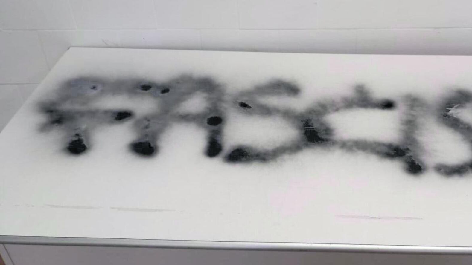 Quella caccia al fascista che non vede i veri violenti