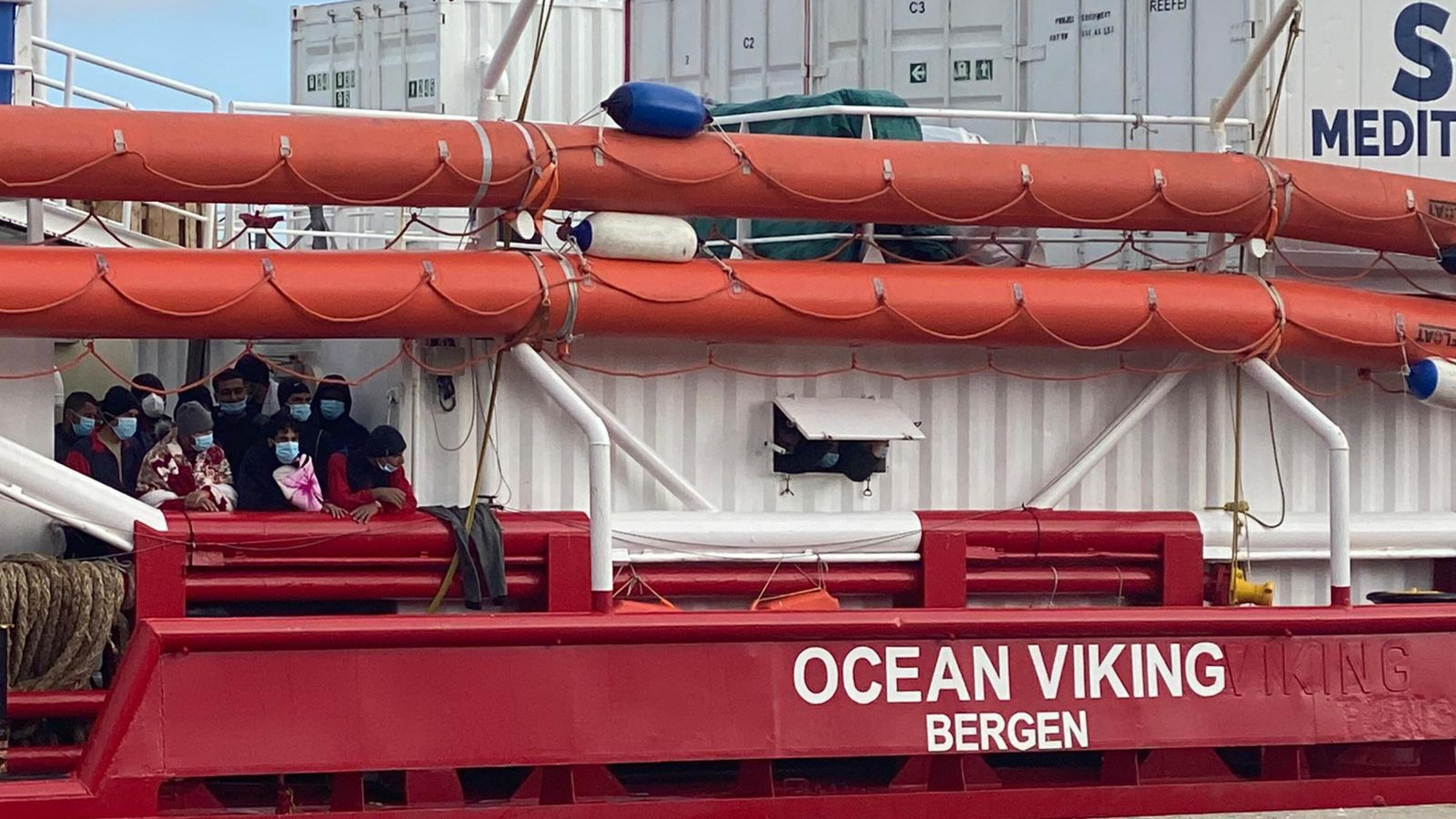 "Nessuna differenza tra navi". Assist della Ue alle Ong cariche di migranti