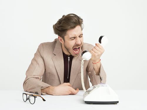 Call center selvaggi: le chiamate moleste sono 15 miliardi (nonostante i filtri). L'Agcom ora blocca i cellulari sospetti