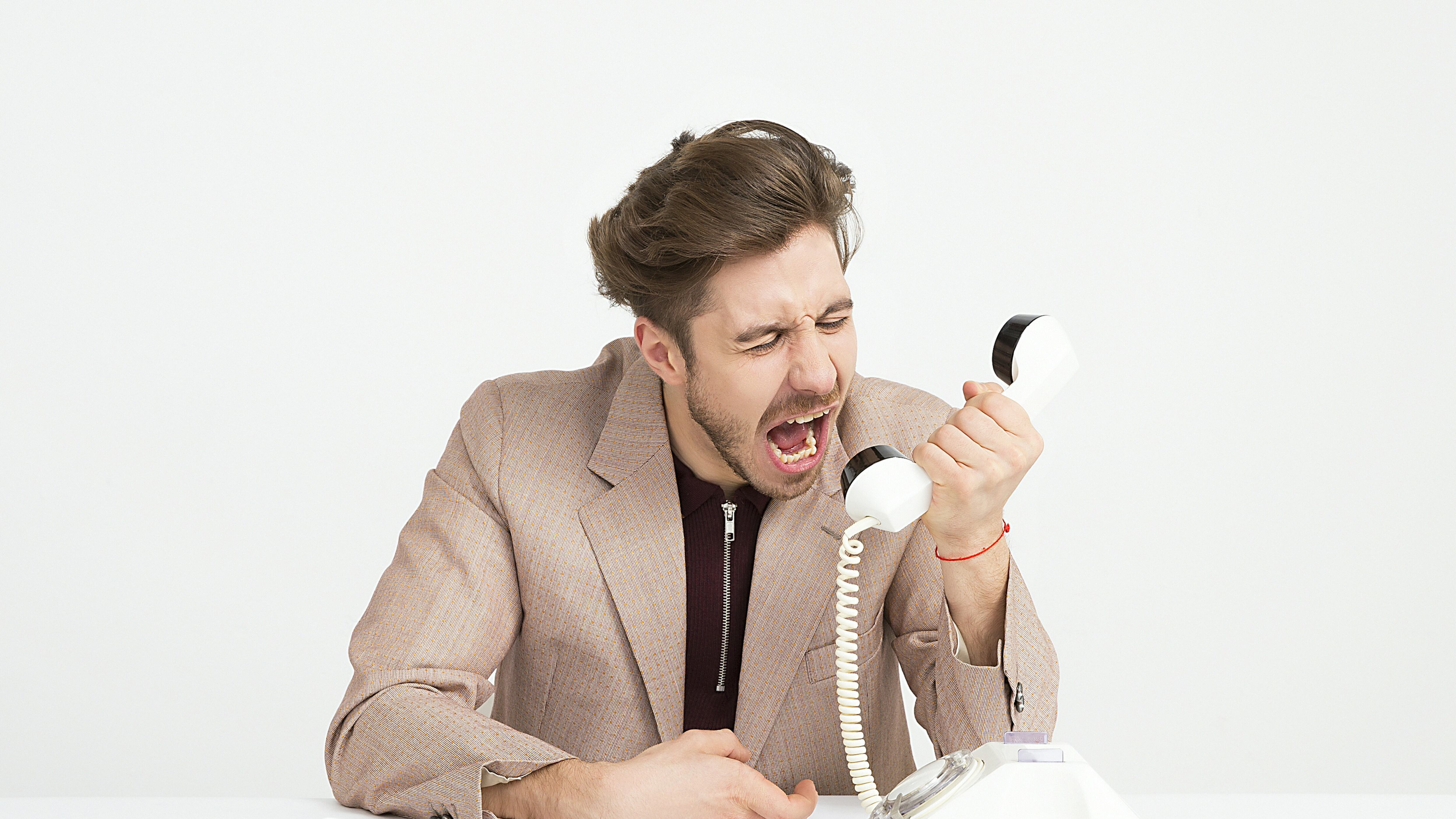 Call center selvaggi: le chiamate moleste sono 15 miliardi (nonostante i filtri). L'Agcom ora blocca i cellulari sospetti