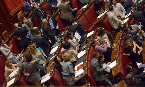 Baci gay in Aula: la protesta dei deputati del M5S 1