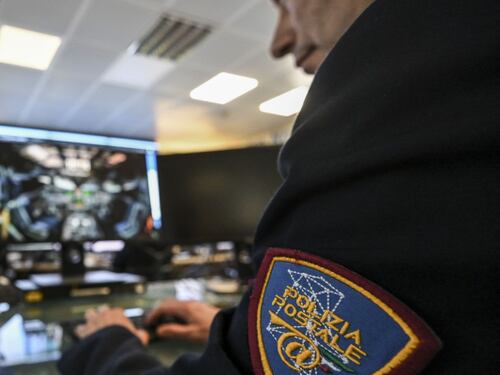 Centinaia di foto e video porno con minori: manette a un imprenditore di Catania