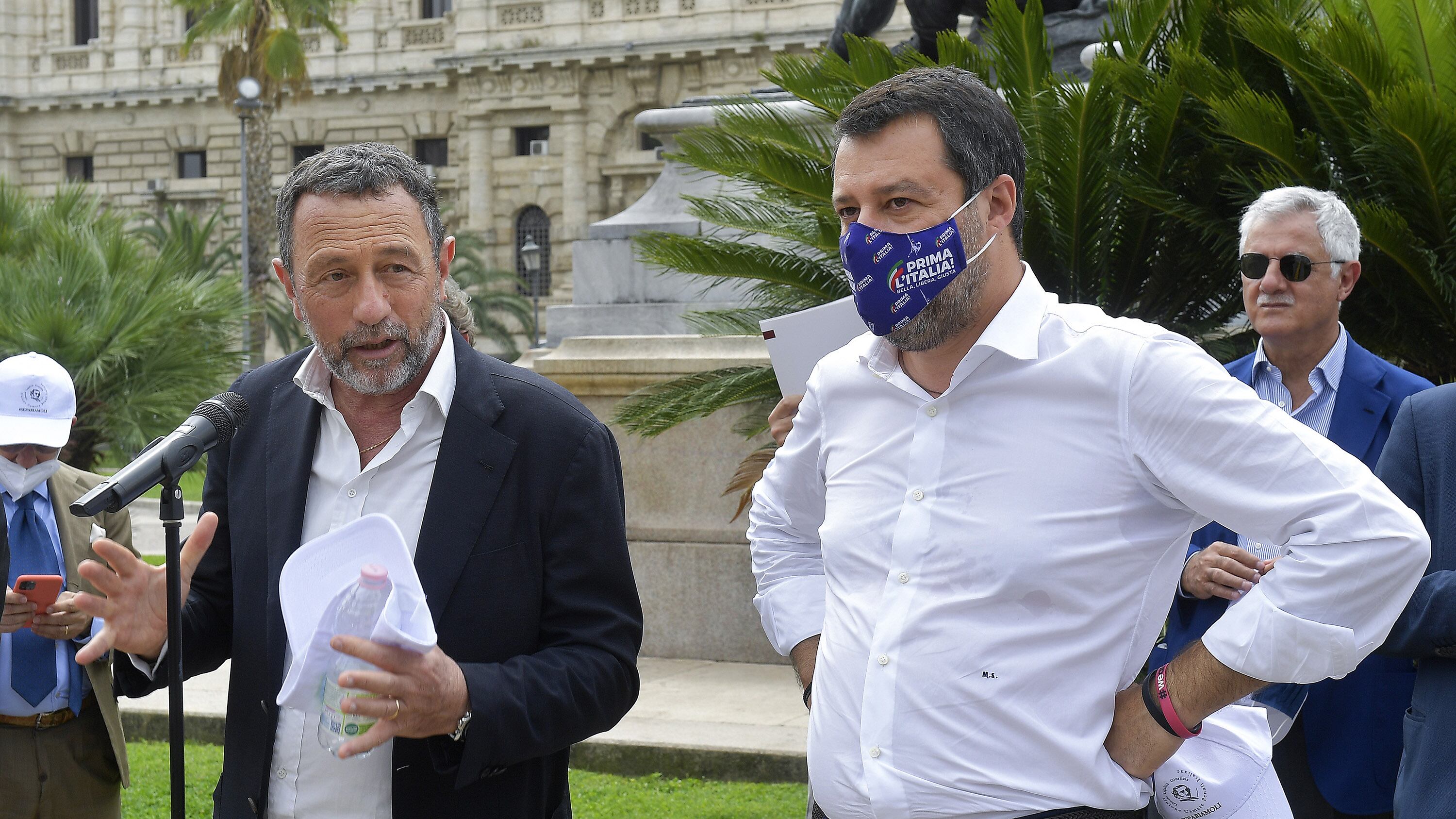 "Ora separare le carriere" Fronte garantista in piazza