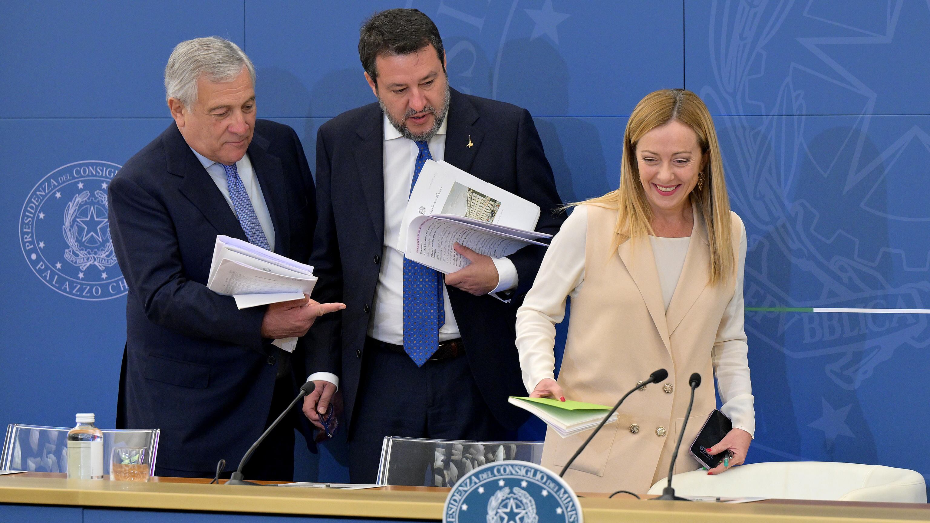 Il centrodestra sfiora il 48%, Pd e 5S giù: sondaggio-mazzata per la sinistra