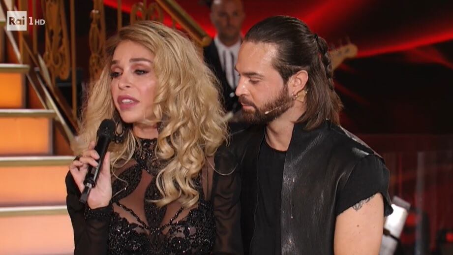 Ballando con le Stelle, Vittoria Schisano in lacrime in diretta: "Mi dicevano fr****"