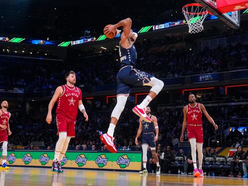 Rivolta anti show in Nba: "Ridateci il basket...serio"